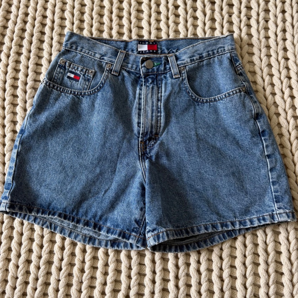 Vintage Tommy Hilfiger High Waisted Denim Shorts Medium Wash Blue Flag Logo 27